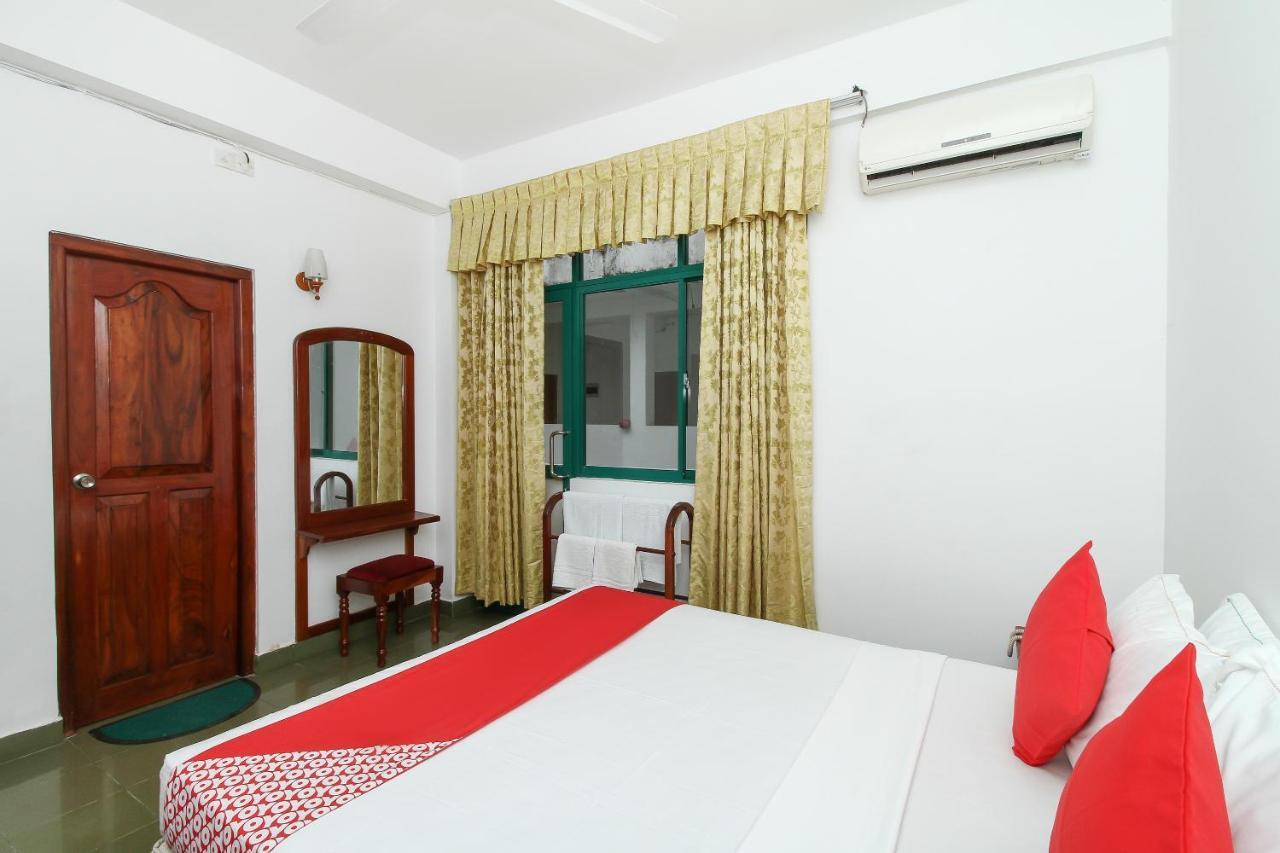Oyo 290 Night Station Hotel パナドゥラ エクステリア 写真
