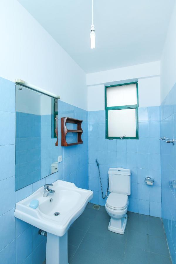 Oyo 290 Night Station Hotel パナドゥラ エクステリア 写真